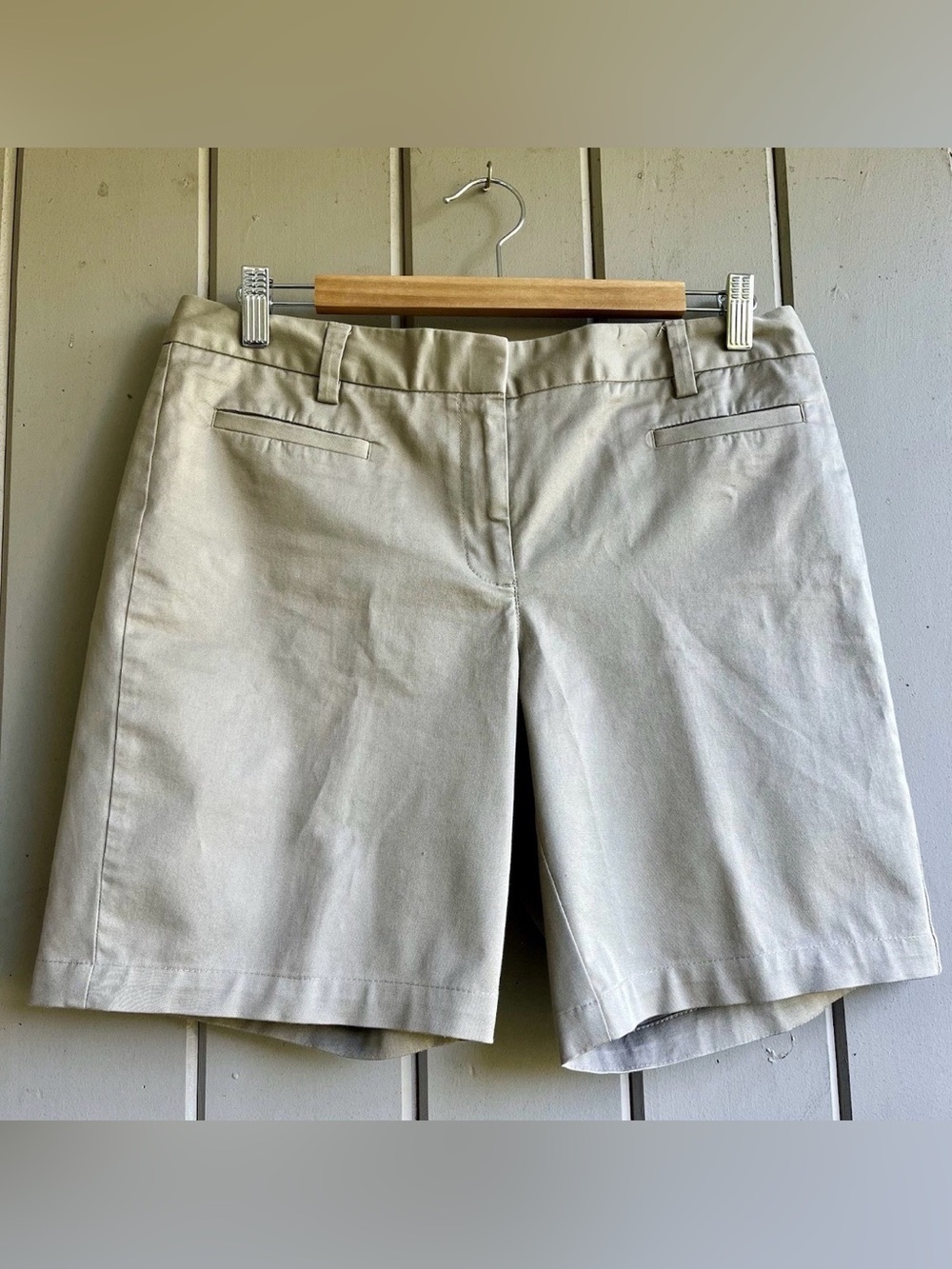 Lands End Traditional Fit 2 Khaki Shorts Womens Size 8